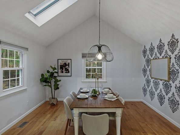 5 Aspen Cir, Bedford MA 01730