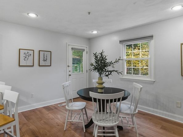 5 Aspen Cir, Bedford MA 01730