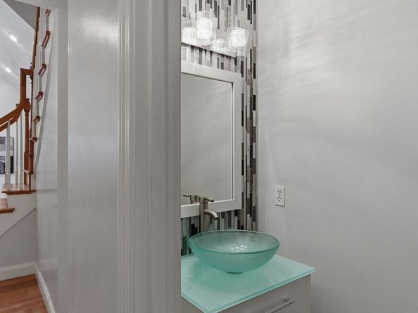 5 Aspen Cir, Bedford MA 01730