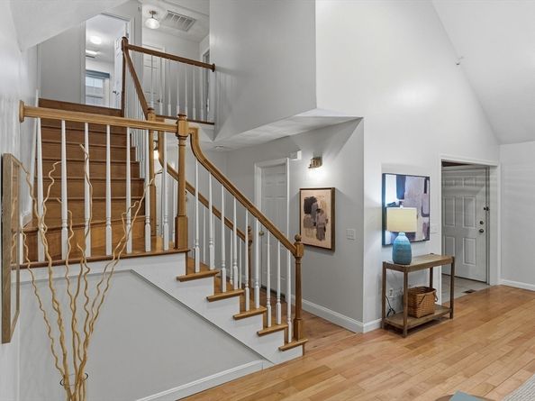 5 Aspen Cir, Bedford MA 01730