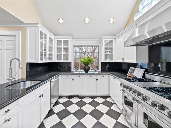 35 Glen Grn, Winchester MA 01890