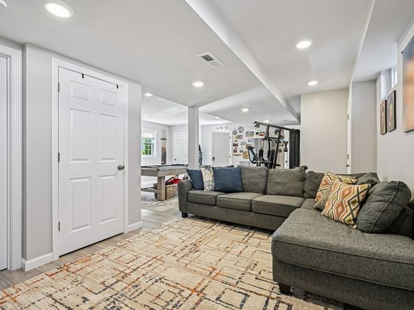 43 Gedney Dr, Peabody MA 01960