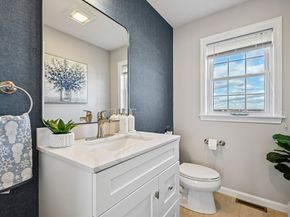 43 Gedney Dr, Peabody MA 01960