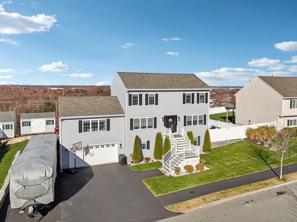 43 Gedney Dr, Peabody MA 01960