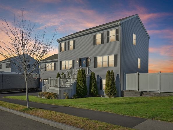 43 Gedney Dr, Peabody MA 01960