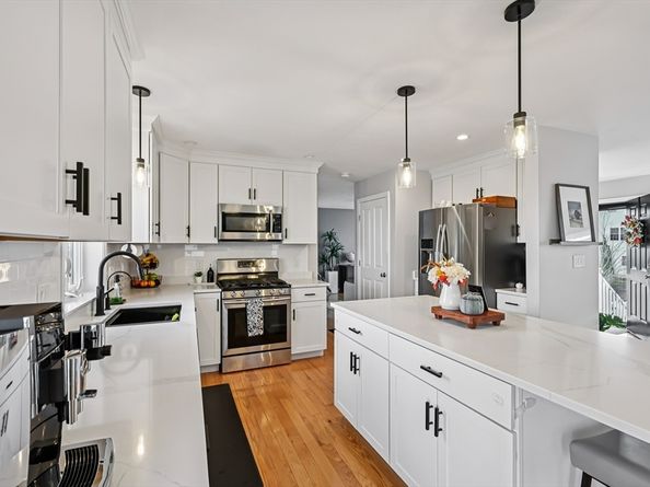 43 Gedney Dr, Peabody MA 01960