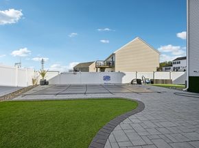 43 Gedney Dr, Peabody MA 01960