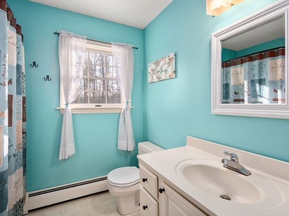 62 Allen Rd, Sturbridge MA 01566