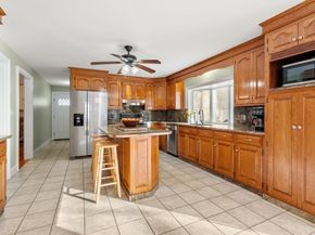62 Allen Rd, Sturbridge MA 01566