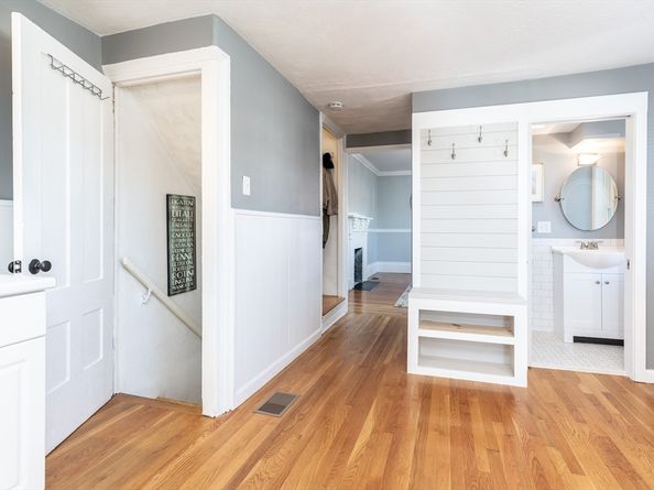 1076 Adams St, Boston MA 02124