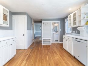 1076 Adams St, Boston MA 02124