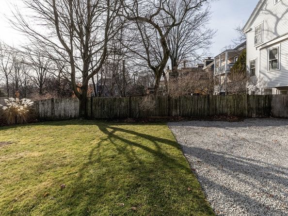 1076 Adams St, Boston MA 02124