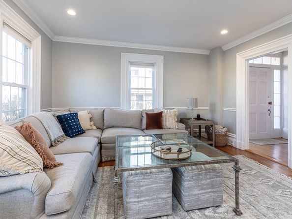 1076 Adams St, Boston MA 02124