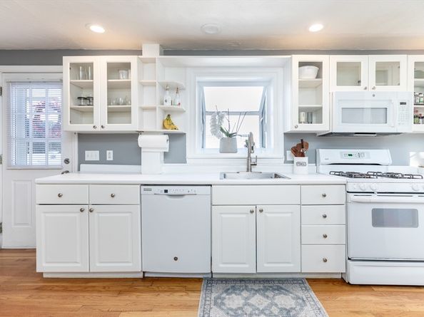 1076 Adams St, Boston MA 02124