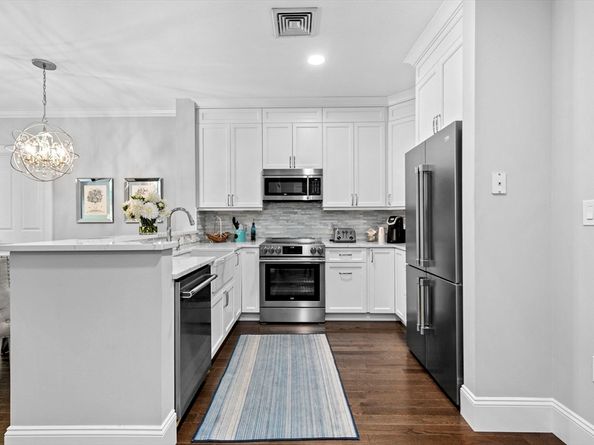 59 Walpole St 116, Canton MA 02021