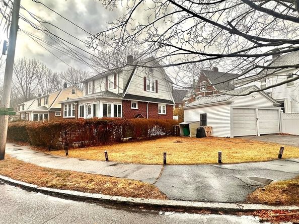 7 Parkway Cres, Milton MA 02186