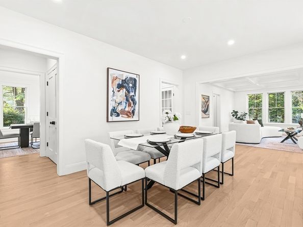 8 Oakdale Ave, Wellesley MA 02482