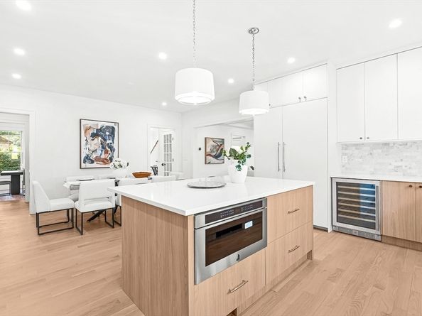 8 Oakdale Ave, Wellesley MA 02482