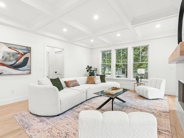 8 Oakdale Ave, Wellesley MA 02482