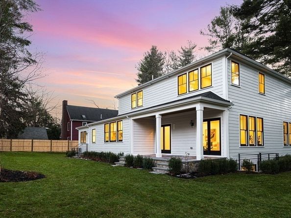 8 Oakdale Ave, Wellesley MA 02482