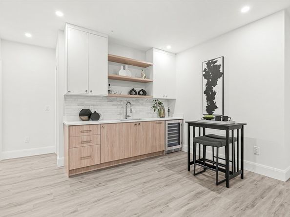 8 Oakdale Ave, Wellesley MA 02482