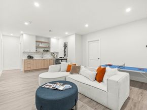 8 Oakdale Ave, Wellesley MA 02482