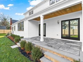 8 Oakdale Ave, Wellesley MA 02482