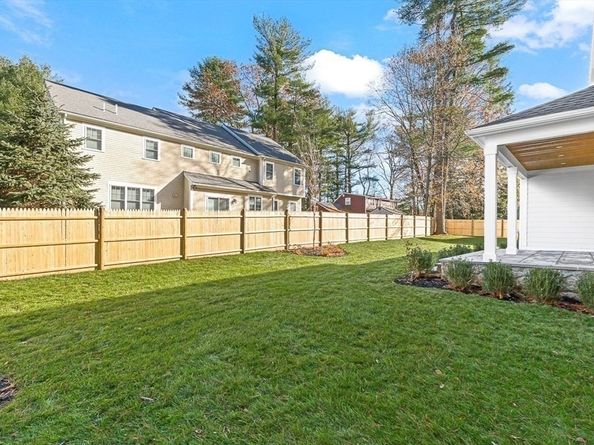 8 Oakdale Ave, Wellesley MA 02482