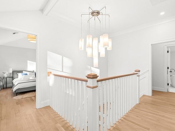 8 Oakdale Ave, Wellesley MA 02482