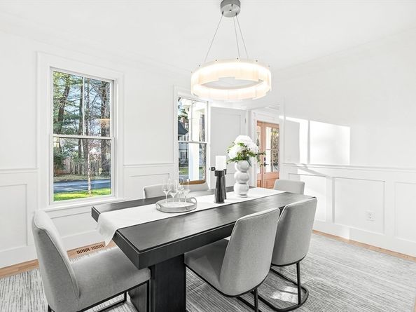 8 Oakdale Ave, Wellesley MA 02482