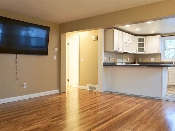 25 Halliden St, Stoughton MA 02072