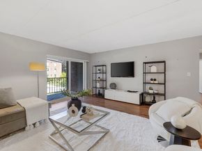 50-56 Broadlawn Park 221, Boston MA 02467