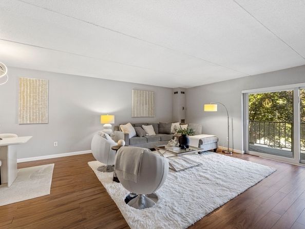 50-56 Broadlawn Park 221, Boston MA 02467