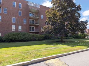 50-56 Broadlawn Park 221, Boston MA 02467