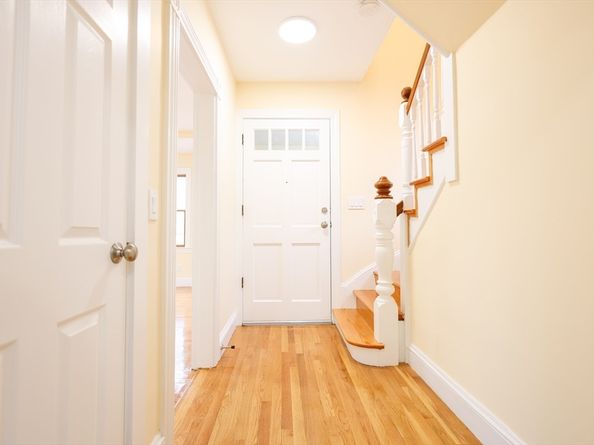 98 Safford St, Quincy MA 02171