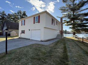 10 Indian Point Rd, Webster MA 01570