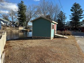 10 Indian Point Rd, Webster MA 01570