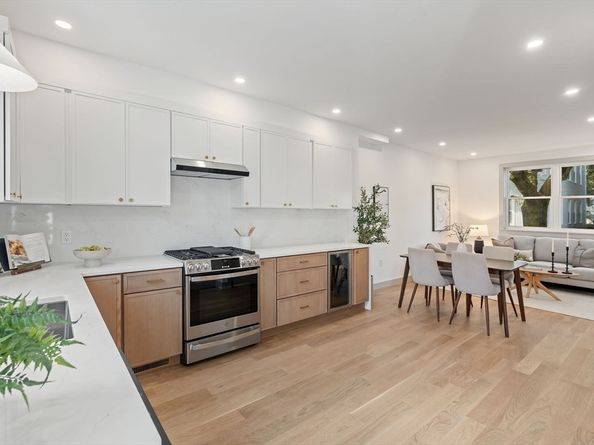 54 Oak St 54, Somerville MA 02143