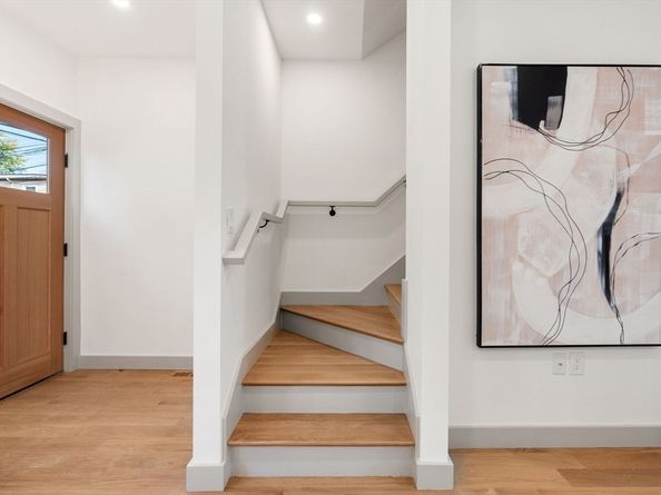 54 Oak St 54, Somerville MA 02143