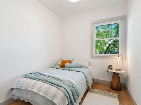 54 Oak St 54, Somerville MA 02143
