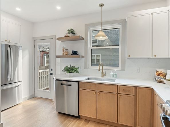 54 Oak St 54, Somerville MA 02143