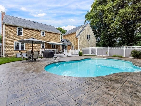10 Eliab Latham Way, East Bridgewater MA 02333