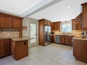 10 Eliab Latham Way, East Bridgewater MA 02333