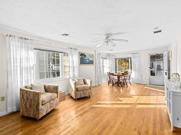 11 Turner Ave, Wareham MA 02571