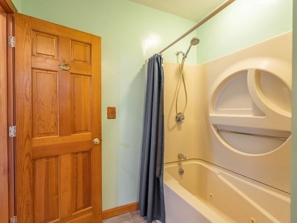 28 Alsada Dr, Worcester MA 01603