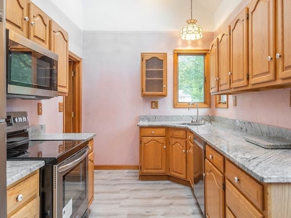 28 Alsada Dr, Worcester MA 01603