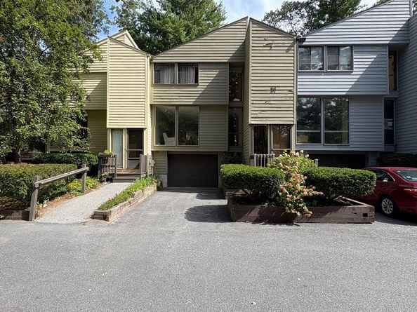 517 Tumbling Hawk 517, Acton MA 01720