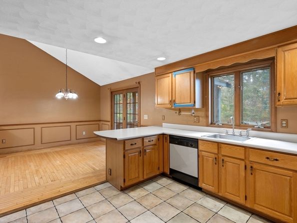 9 Mill St, North Reading MA 01864