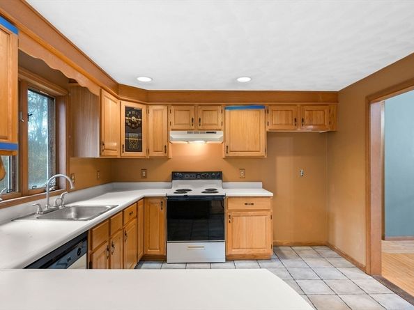 9 Mill St, North Reading MA 01864