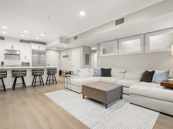 353 Summer 310, Somerville MA 02144